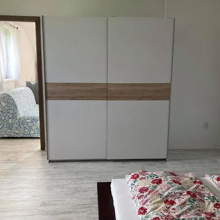 Apartman Tommy - Slapy アパート *